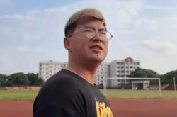 冠军选手退役后干起搬运工