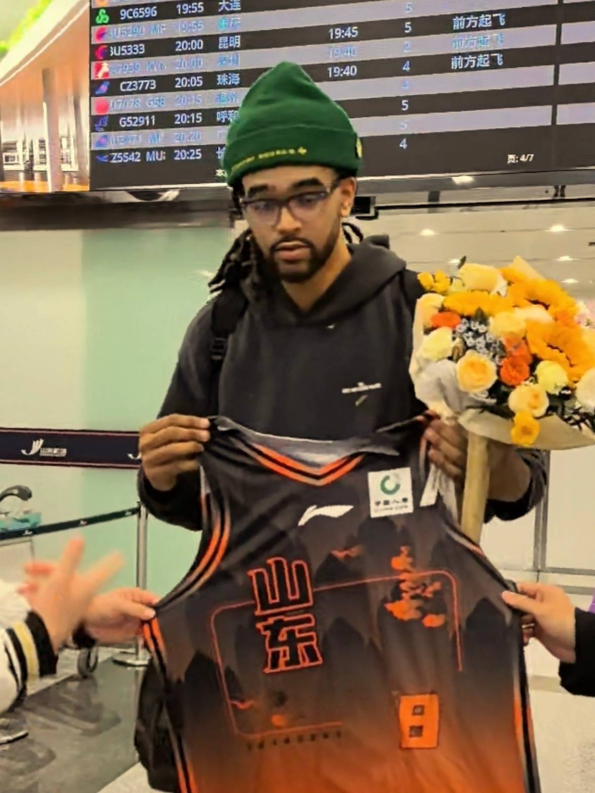 山东男篮欲夺杯赛季军,新外援火速驰援首秀在即
